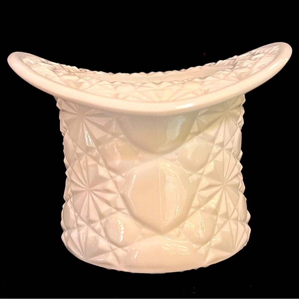 VTG Fenton Milk Glass Top Hat Daisy & Buttons Large Candy Dish Planter Vase Chic